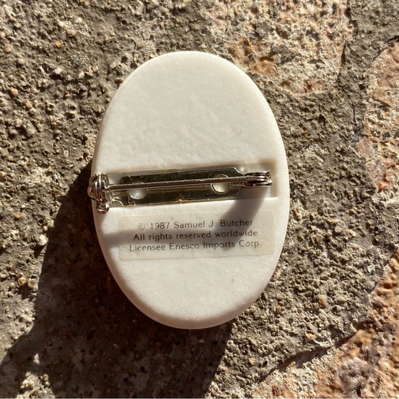 Precious Moments Samuel J Butcher Enesco White Oval Brooch with Cartoon Design - Picture 7 of 10